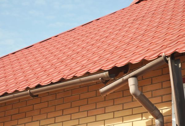 Loose Gutter Repair in Baytown