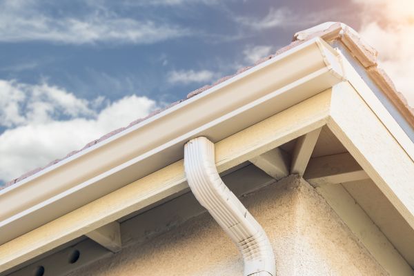 Seamless Gutter Replacement in Baytown