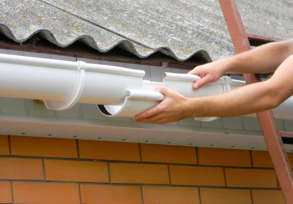 Cost of Gutter Hanging in Baytown